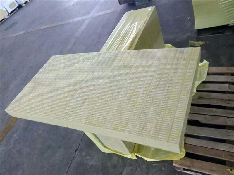 巖棉板外墻保溫釘怎么打